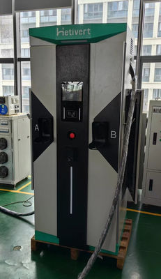 Pile de recharge de véhicule électrique en courant continu commercial montée au sol 160 kW IP54 rapide avec écran UV